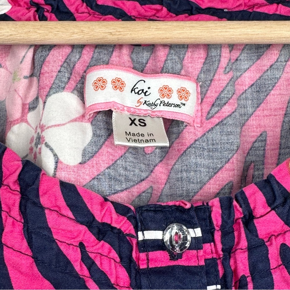 Koi by Kathy Pederson Set of 2 Size XS Scrub Uniform Top Zebra Floral Print - Picture 7 of 9